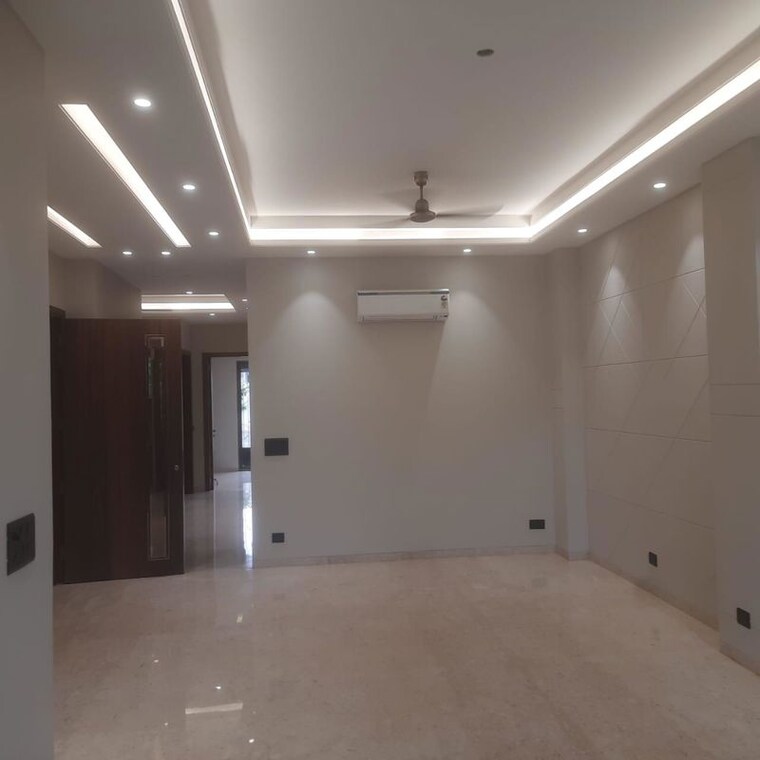 Room, greater kailash ii 3 Bedroom 250 Sq.Yd. Builder Floor In Greater Kailash ii Delhi 10577481