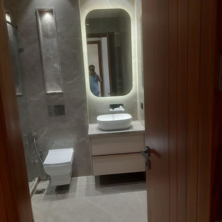 Bathroom, greater kailash ii 3 Bedroom 250 Sq.Yd. Builder Floor In Greater Kailash ii Delhi 10577481