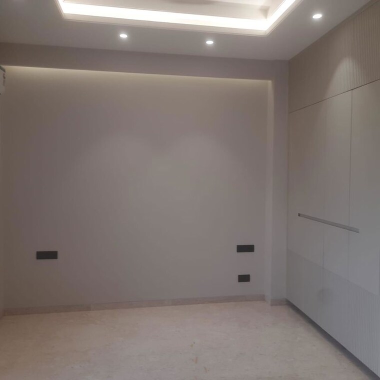 Room, greater kailash ii 3 Bedroom 250 Sq.Yd. Builder Floor In Greater Kailash ii Delhi 10577481
