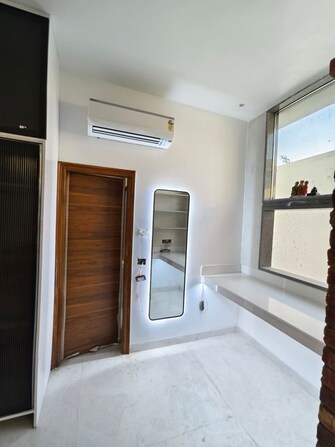 3 BHK 200 Sq.Mt. Builder Floor in Eldeco Ananda