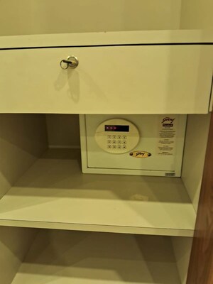 Furnished Amenities in 3 BHK Apartment at Sea Garden View, Santacruz West – for Rent