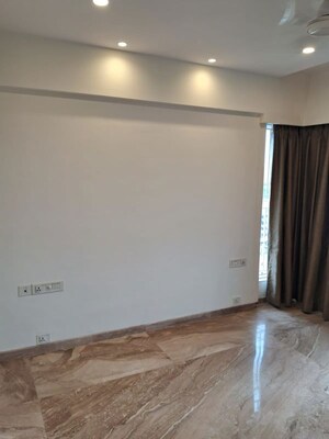 Room in 3 BHK Apartment at Sea Garden View, Santacruz West – for Rent