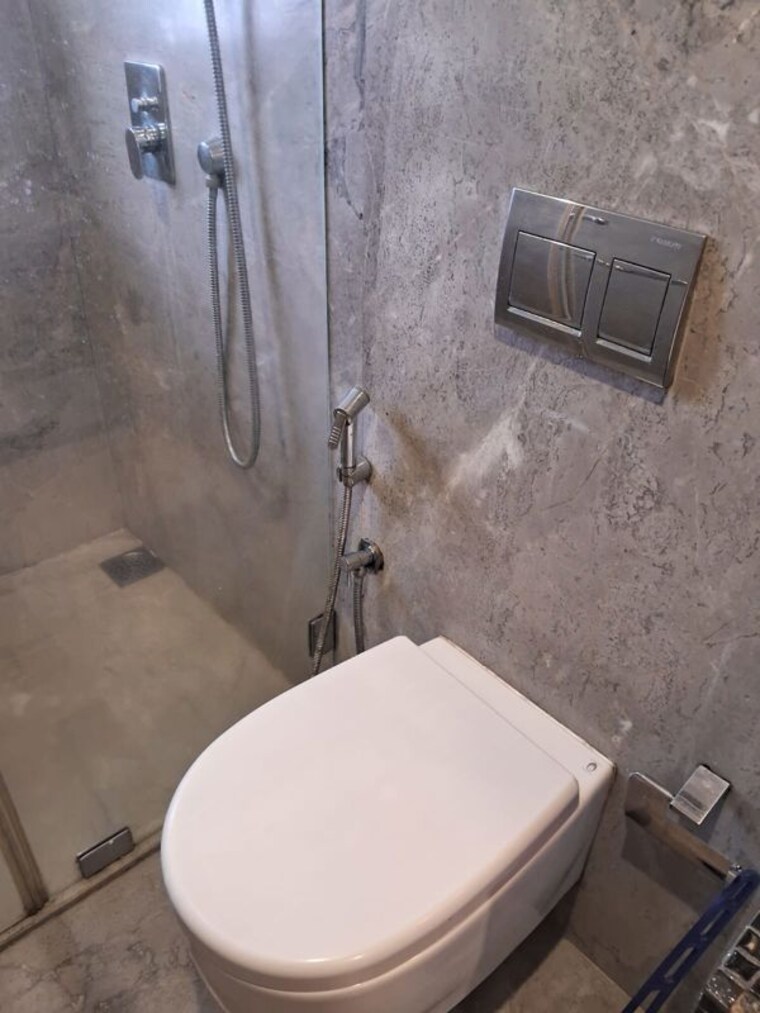 Bathroom, sea-garden-view 3 Bedroom 1400 Sq.Ft. Apartment In Santacruz West Mumbai 10577530