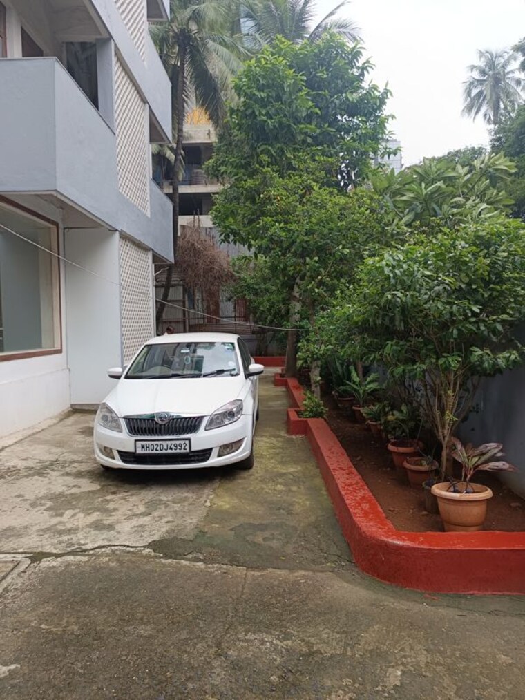  Parking, vishnu-dham Commercial Showroom 1650 Sq.Ft. In Bandra West Mumbai 10577559