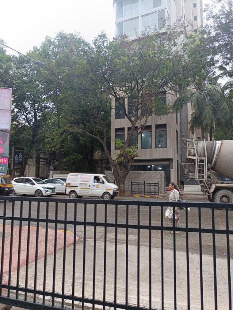 Balcony, vishnu-dham Commercial Showroom 1650 Sq.Ft. In Bandra West Mumbai 10577559