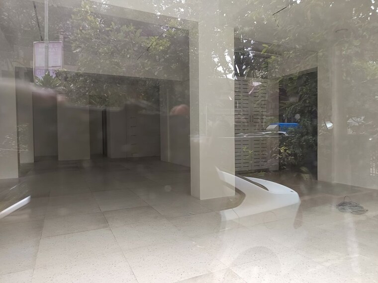  Parking, vishnu-dham Commercial Showroom 1650 Sq.Ft. In Bandra West Mumbai 10577559