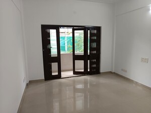 Room in  Showroom at Vishnu Dham, Bandra West – for Rent