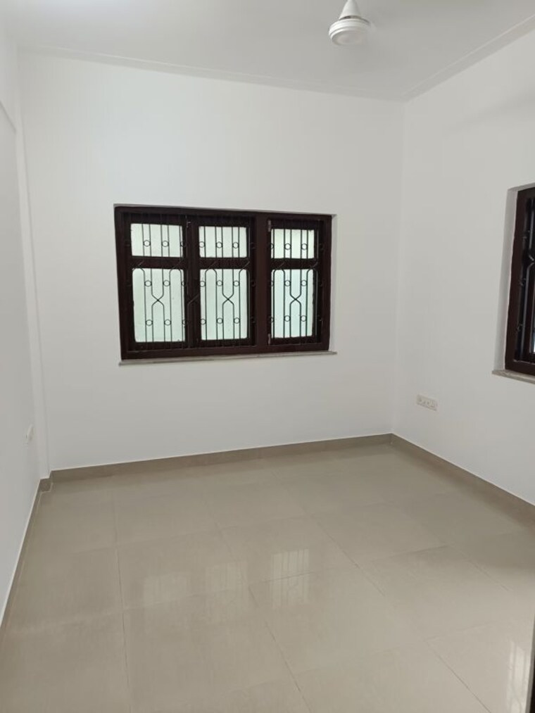 Room, vishnu-dham Commercial Showroom 1650 Sq.Ft. In Bandra West Mumbai 10577559