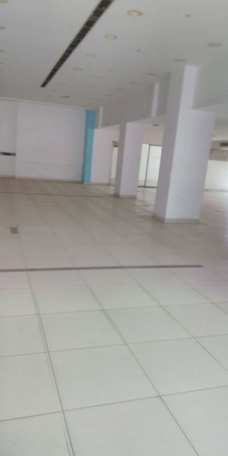 Room, mohan cooperative industrial estate Commercial Showroom 7000 Sq.Ft. In Mohan Cooperative Industrial Estate Delhi 10577463