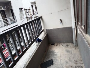 Balcony in 1 BHK Villa at Sector 23 – for Rent