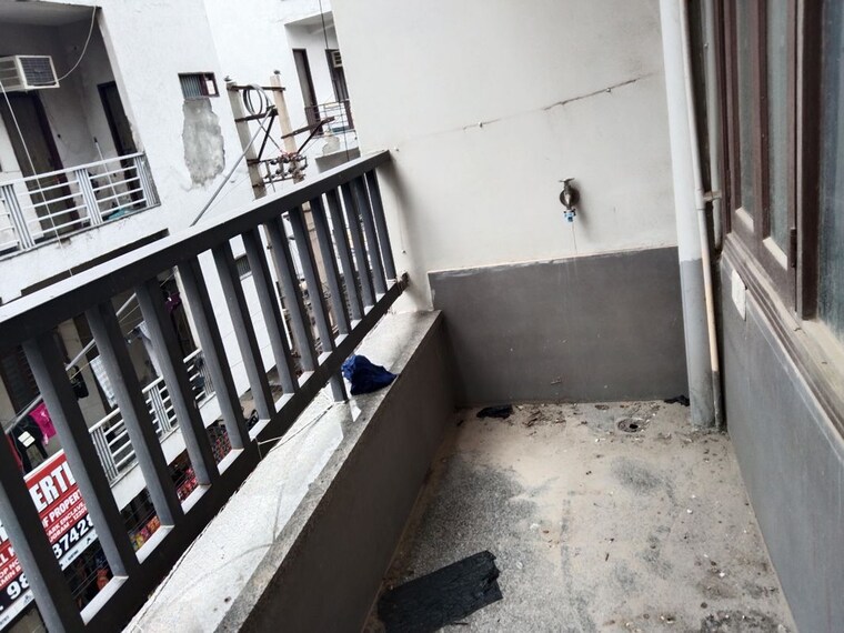 Balcony, sector 23 1 Bedroom 500 Sq.Ft. Villa In Sector 23 Gurgaon 10577586