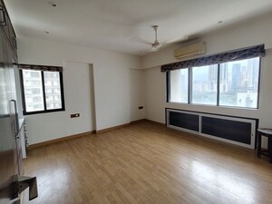 Room in 3 BHK Apartment at Om Ratan Apartment, Worli – for Rent