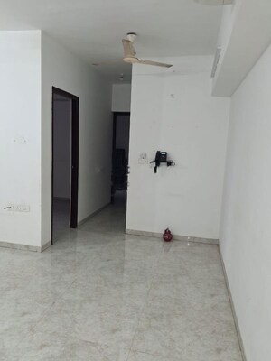 Room in 2 BHK Apartment at Kalpataru Immensa, Kolshet Road – for Rent