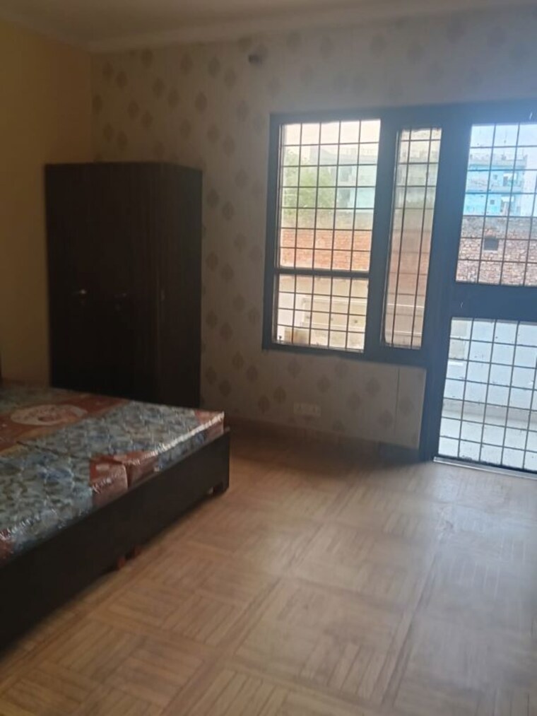 Room, sector 21 3 Bedroom 2000 Sq.Ft. Villa In Sector 21 Gurgaon 10577637