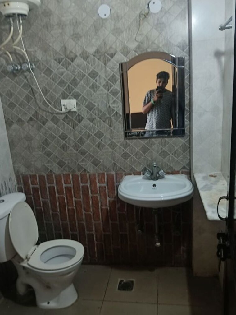 Bathroom, sector 21 3 Bedroom 2000 Sq.Ft. Villa In Sector 21 Gurgaon 10577637