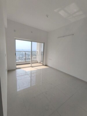 Room in 2 BHK Apartment at Runwal The Central Park, Chinchwad – for Rent