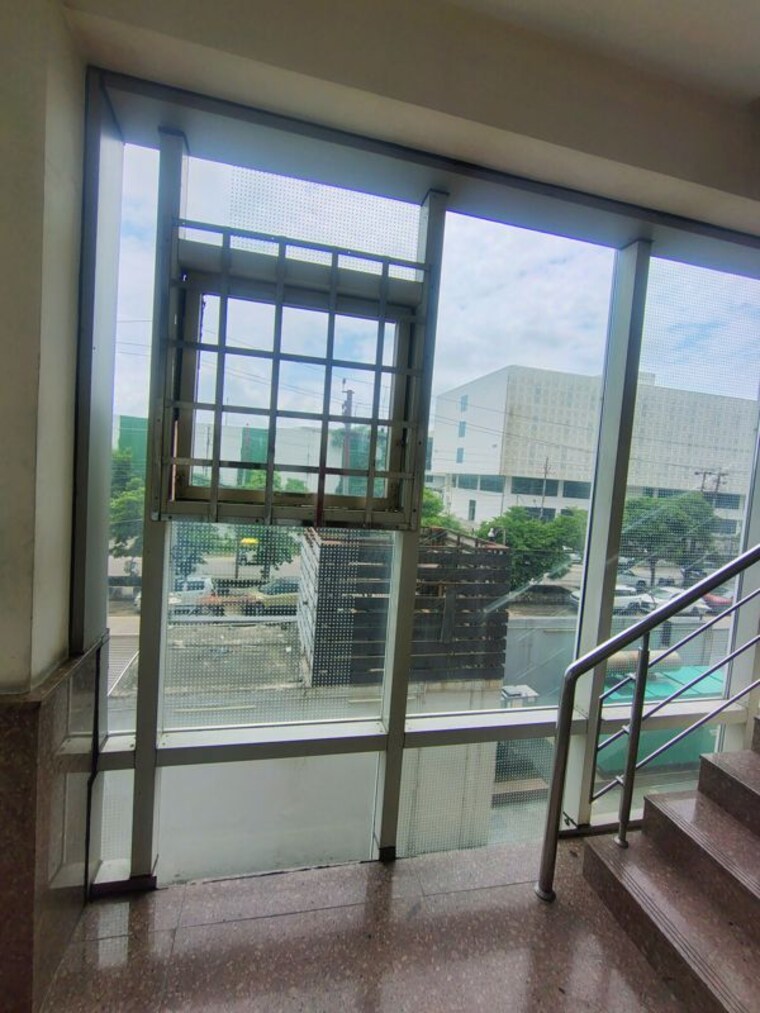 Balcony, vibhuti khand Commercial Office Space 3800 Sq.Ft. In Vibhuti Khand Lucknow 10577666