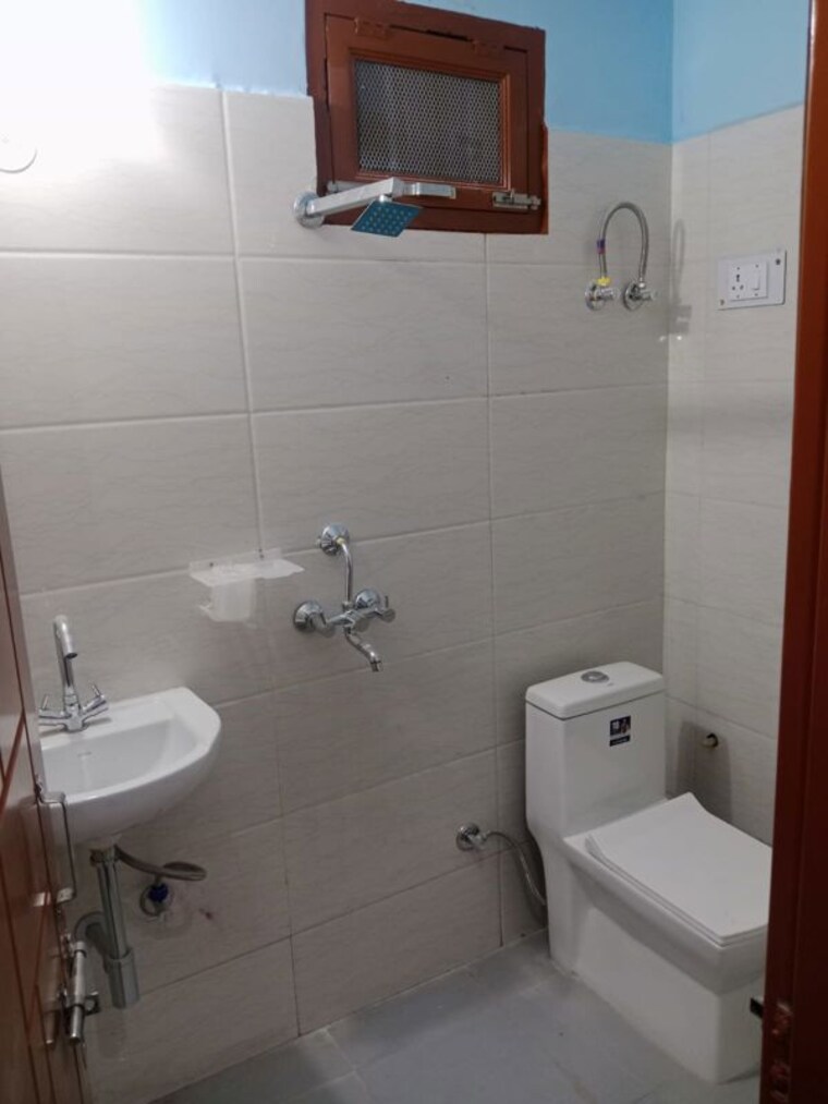 Bathroom, sector 23 2 Bedroom 1200 Sq.Ft. Villa In Sector 23 Gurgaon 10577667