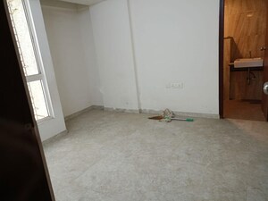 Room in 2 BHK Apartment at Lodha Amara, Kolshet Road – for Rent