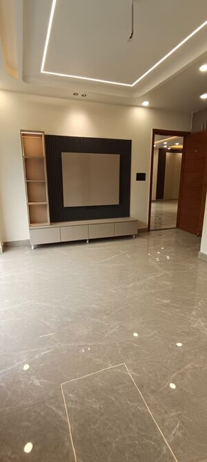 Room in 3 BHK Builder Floor at Parklands, Sector 85 – for Rent