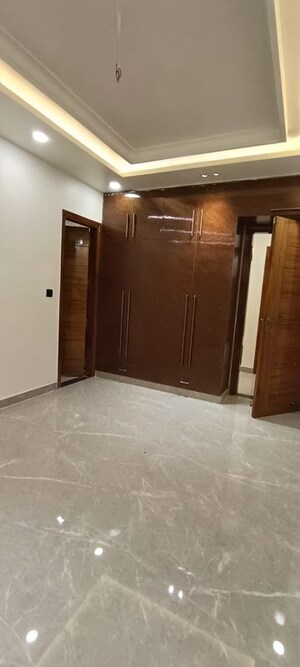 Room in 3 BHK Builder Floor at Parklands, Sector 85 – for Rent