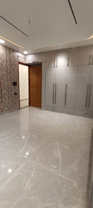 Bathroom in 3 BHK Builder Floor at Parklands, Sector 85 – for Rent