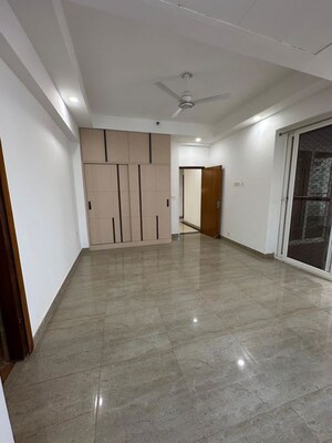 Room in 4 BHK Apartment at Wave Amore, Sector 32 – for Rent