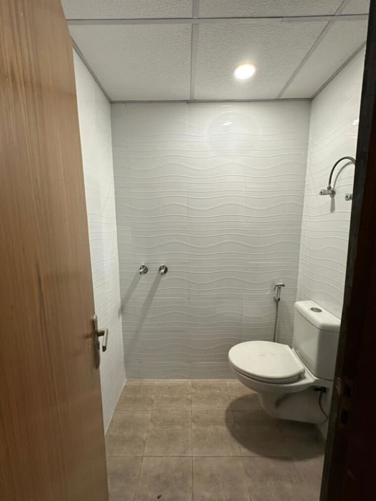 Bathroom, wave-amore 4 Bedroom 3117 Sq.Ft. Apartment In Sector 32 Noida 10577700