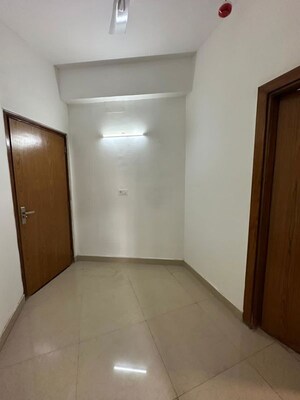 Room in 4 BHK Apartment at Wave Amore, Sector 32 – for Rent