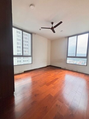 Room in 3 BHK Apartment at Piramal Vaikunth, Balkum Pada – for Rent