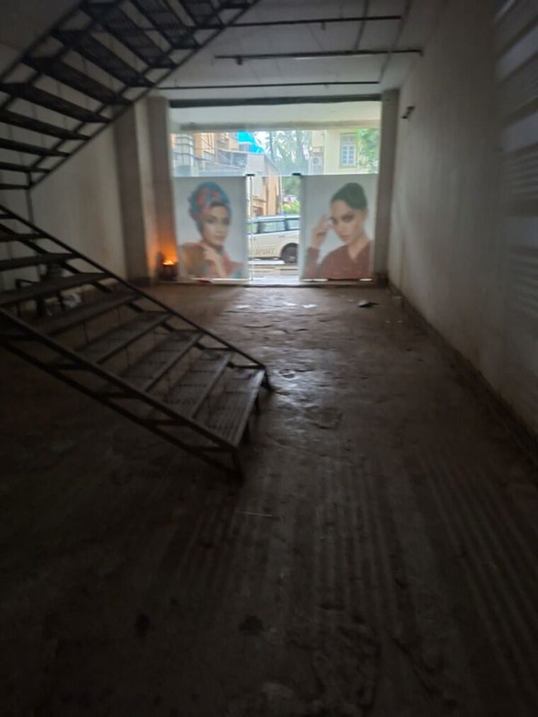 Bedroom, bandra west Commercial Showroom 1250 Sq.Ft. In Bandra West Mumbai 10577753