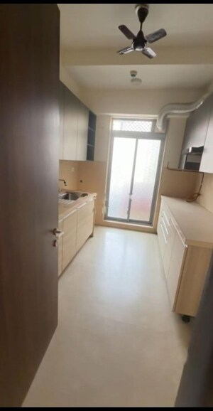 Room in 2 BHK Apartment at Piramal Vaikunth, Balkum Pada – for Rent