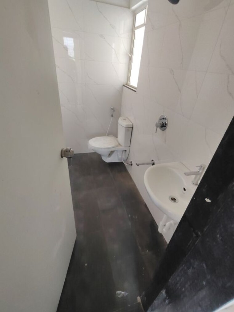 Bathroom, mahesh-el-regalo 2 Bedroom 1028 Sq.Ft. Apartment In Undri Pune 10577799