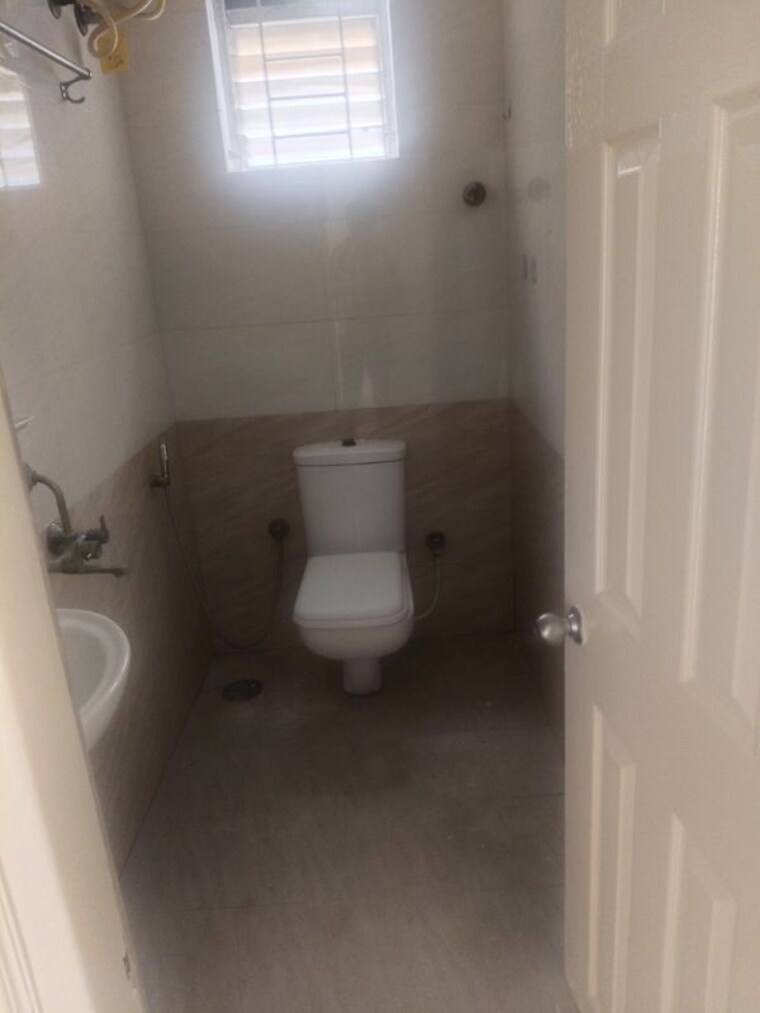 Bathroom, sri-sai-residency-kadubeesanahalli 1 Bedroom 550 Sq.Ft. Apartment In Kadubeesanahalli Bangalore 10577815
