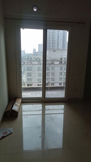 Room in 3 BHK Apartment at Samridhi Luxuriya Avenue, Sector 150 – for Rent