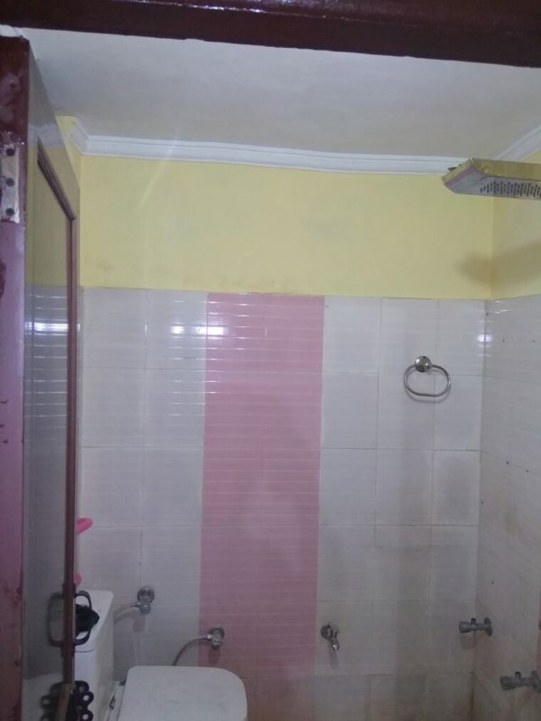 Bathroom, sector 14 1 RK 344 Sq.Ft. Independent House In Sector 14 Gurgaon 10577326