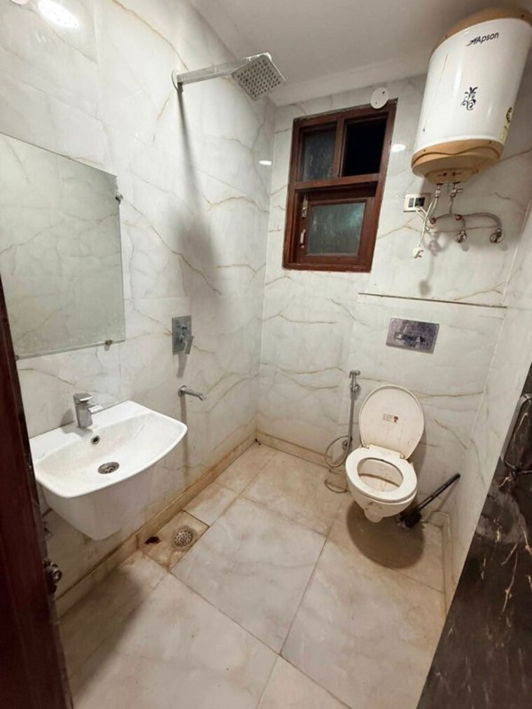 Bathroom, freedom fighters enclave 1 Bedroom 450 Sq.Ft. Apartment In Freedom Fighters Enclave Delhi 10577877