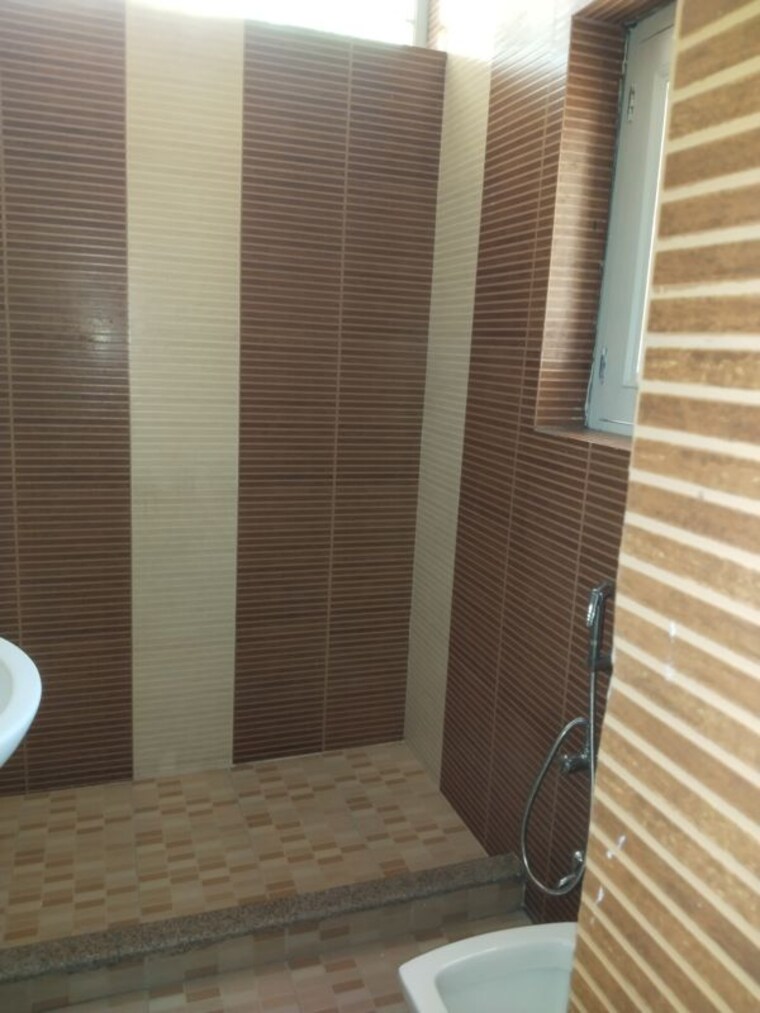 Bathroom, sarita vihar 4 Bedroom 2000 Sq.Ft. Apartment In Sarita Vihar Delhi 10577830