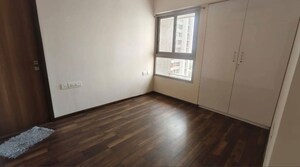 Room in 2 BHK Apartment at Piramal Vaikunth, Balkum Pada – for Rent