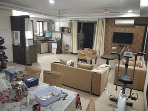 Team Area in 2 BHK Apartment at Suraj Ashiana, Khar West – for Rent