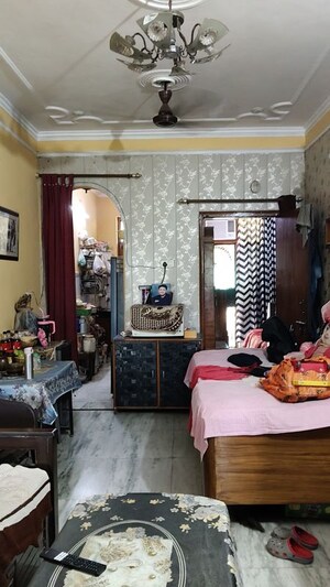 Living Room in 2 BHK Builder Floor at Spring Field, Sector 31 – for Sale