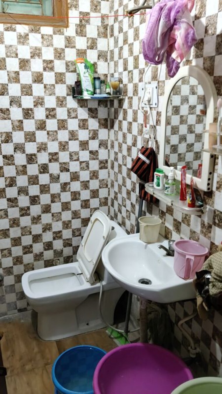 Bathroom, spring-field 2 Bedroom 125 Sq.Yd. Builder Floor In Sector 31 Faridabad 10577105