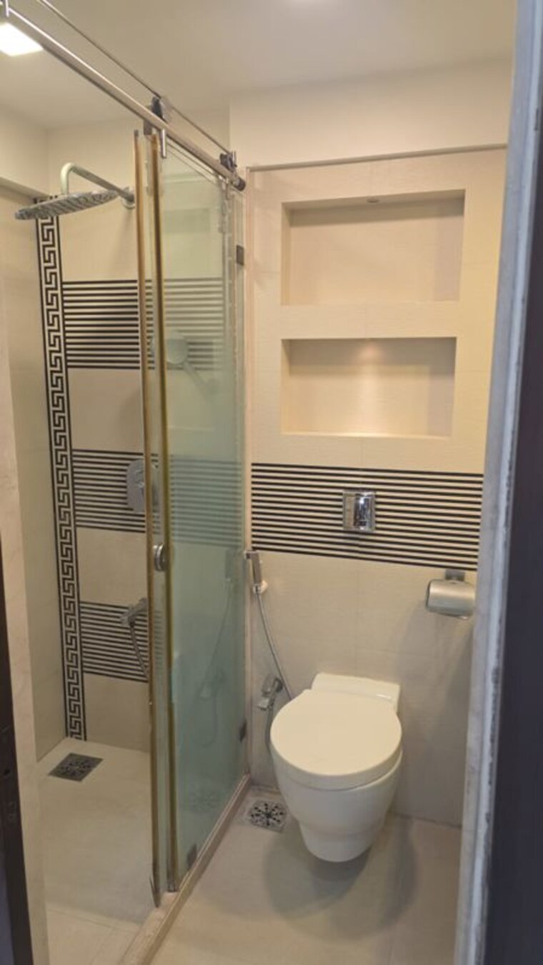 Bathroom, royal-manor 3 Bedroom 1200 Sq.Ft. Apartment In Bandra West Mumbai 10577911