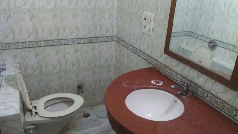 Bathroom, sector 14 1 RK 376 Sq.Ft. Independent House In Sector 14 Gurgaon 10577900