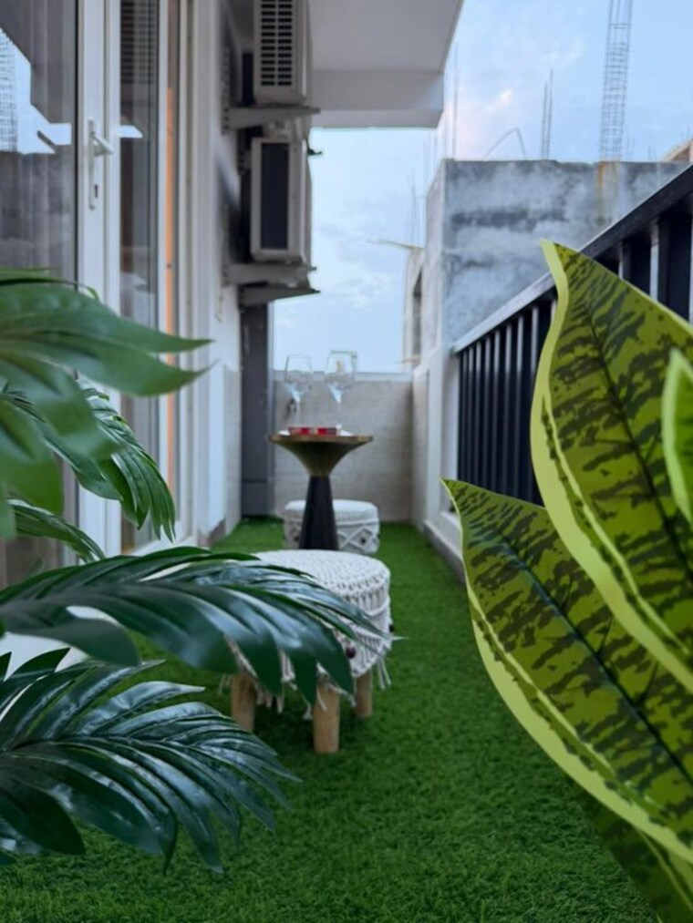Balcony, sector 42 1 Bedroom 500 Sq.Ft. Builder Floor In Sector 42 Gurgaon 10577940