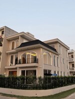 6 BHK + Prayer Room,Study Room,Extra Room,Store Room 262 Sq.Yd. Independent House in Sector 80