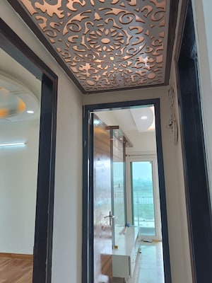 2 BHK Apartment For Rent in Samridhi Luxuriya Avenue, Sector 150