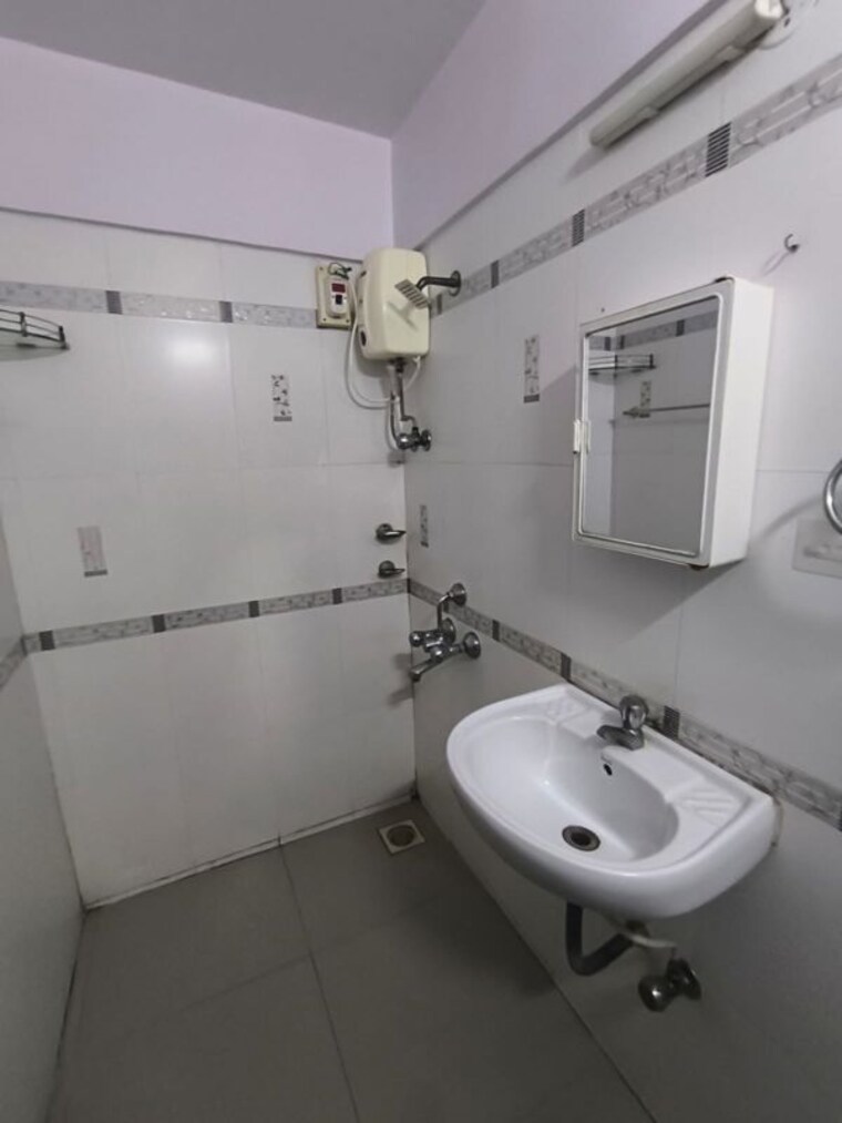 Bathroom, harshail-flamingo-apartments 2 Bedroom 700 Sq.Ft. Apartment In Malad West Mumbai 10577972