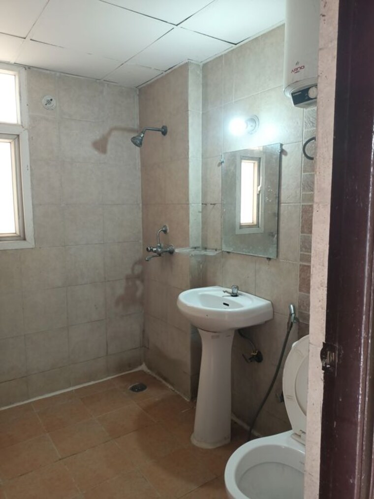 Bathroom, saviour-greenisle 2.5 Bedroom 1100 Sq.Ft. Apartment In Sain Vihar Ghaziabad 10577969