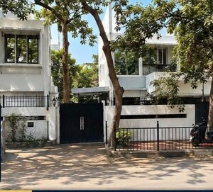 6+ BHK Villa For Sale in Andheri West